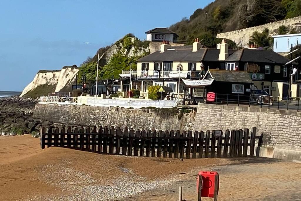 Clarendon View, Historic Apartment With Sea Views Ventnor Luaran gambar